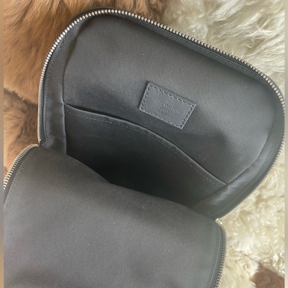 🖤 Louis Vuitton  Damier Infini Avenue Sling Bag in Onyx and Silver - Picture 10 of 17